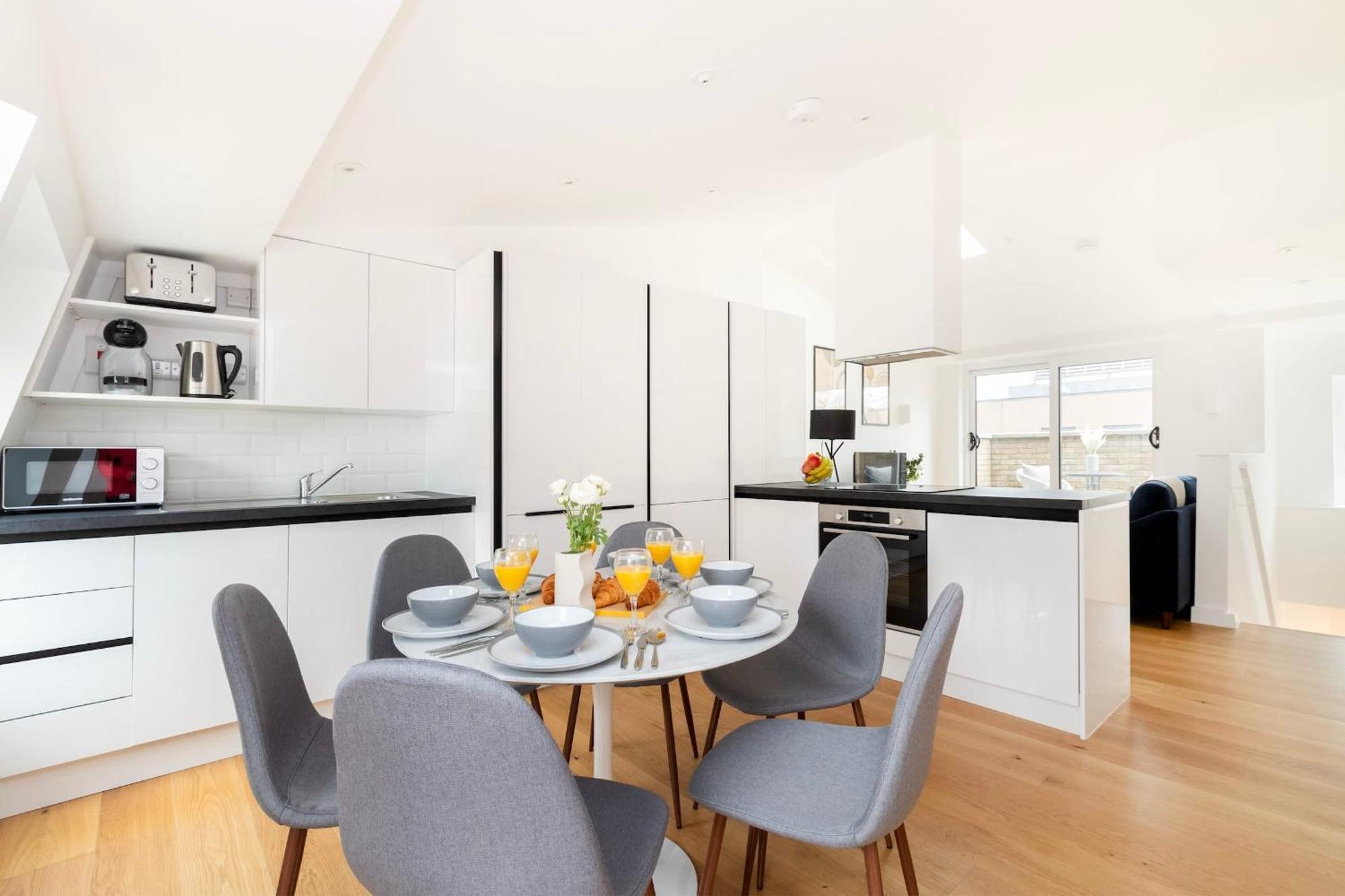 Fitzrovia & Soho - 2Br With Balcony - Cityapartmentstay London Luaran gambar
